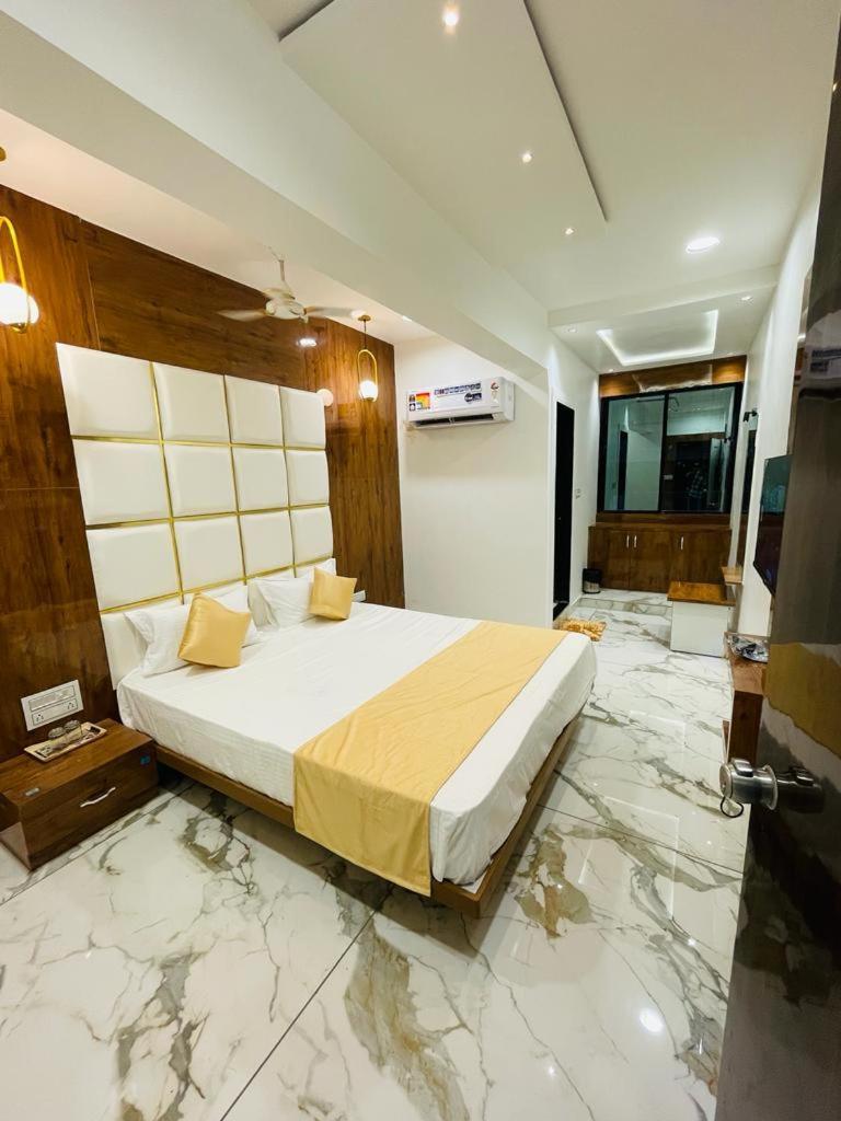 Hotel New German Ahmedabad Exteriör bild